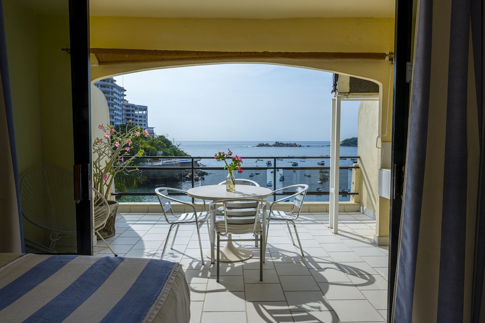 Acamar Beach Resort Acapulco 45/65