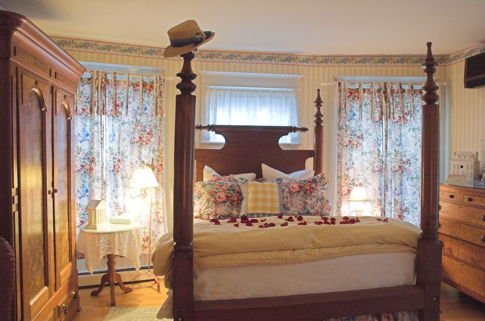 White Lace Inn 13/50