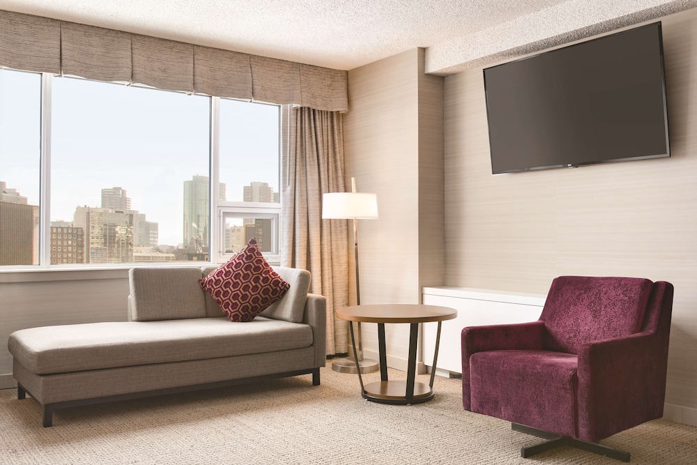 Coast Edmonton Plaza Hotel 30/41