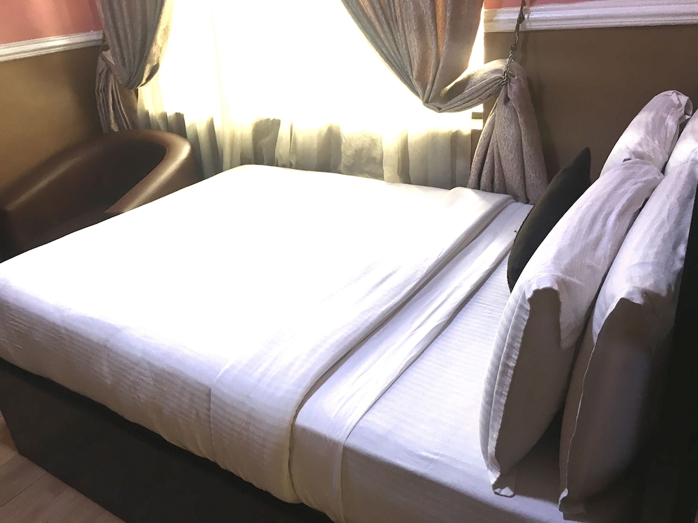 Sweet Savor Hotels & Suites 14/28