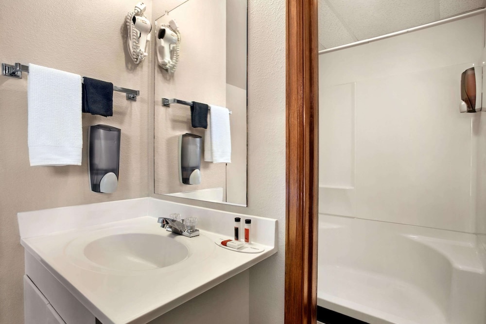 Travelodge By Wyndham Guernsey 22/29