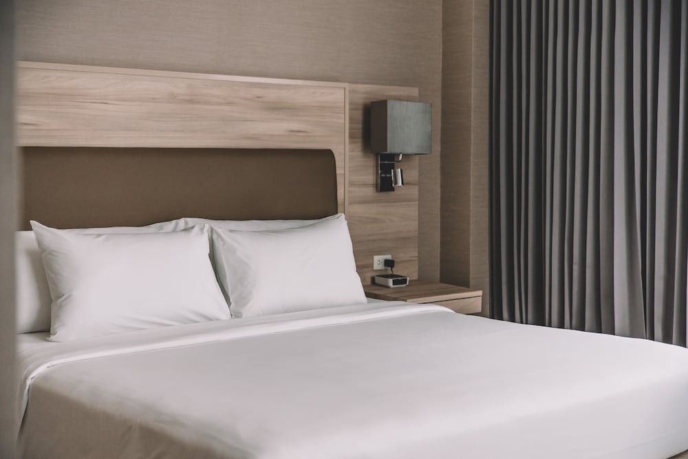 Adelphi Suites Bangkok 15/69