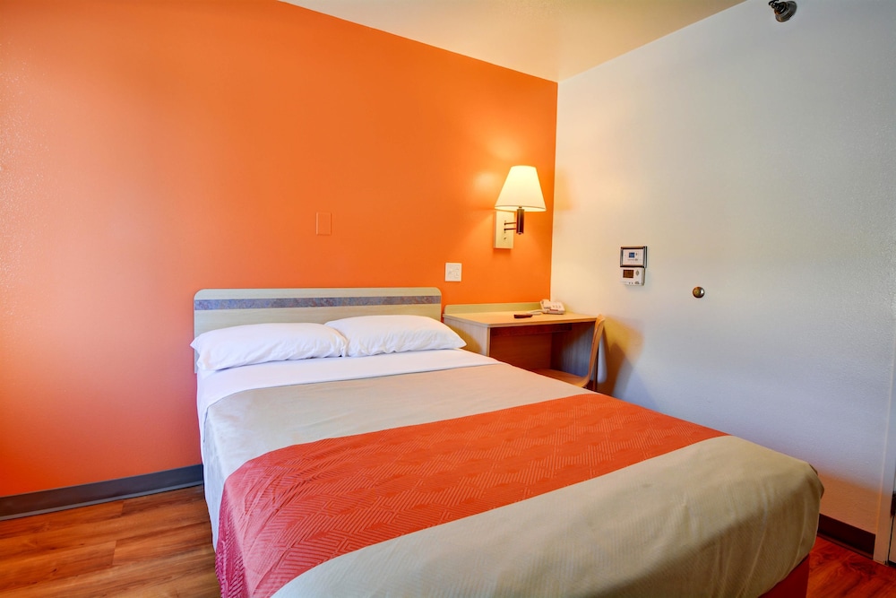 Motel6 Windsor Locks, CT - Hartford 41/66