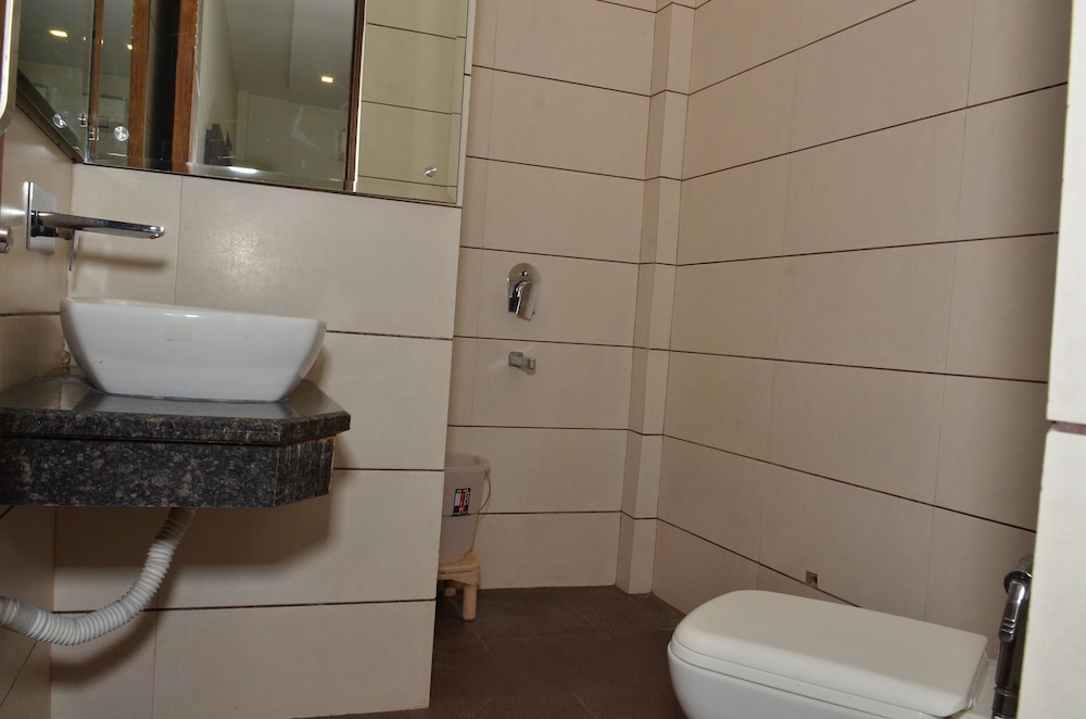 FabHotel KK Continental Albert Rd 26/42