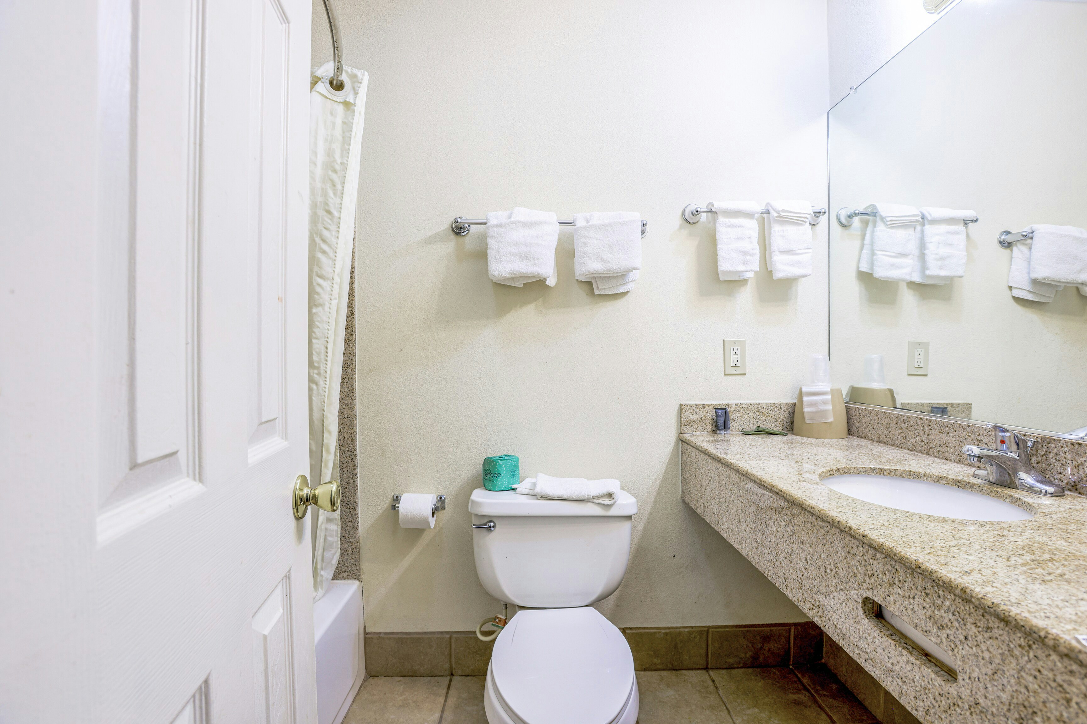 Whispering Pines by Hotel O Whitestone VA 49/50