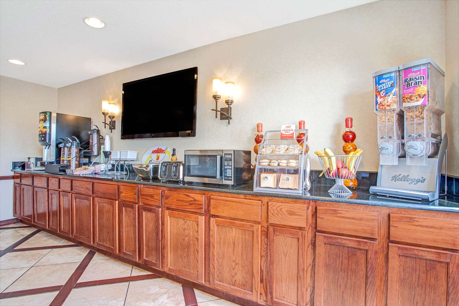 Super 8 by Wyndham Clinton 5/23
