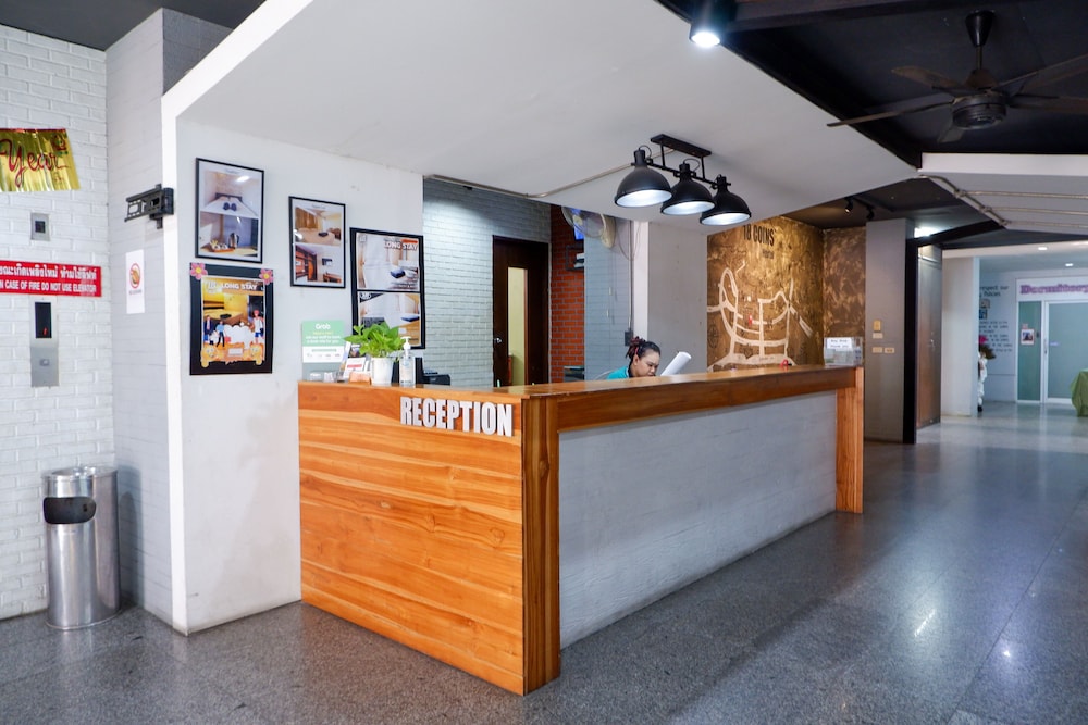 18 Coins Budget Hotel 6/67