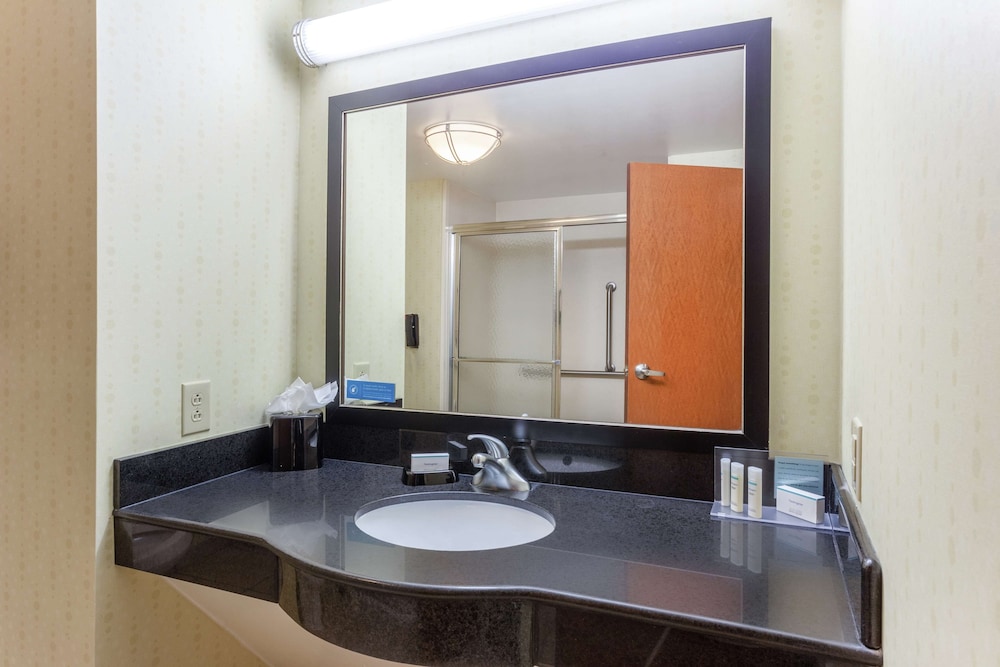 Hampton Inn Richmond South 14/28