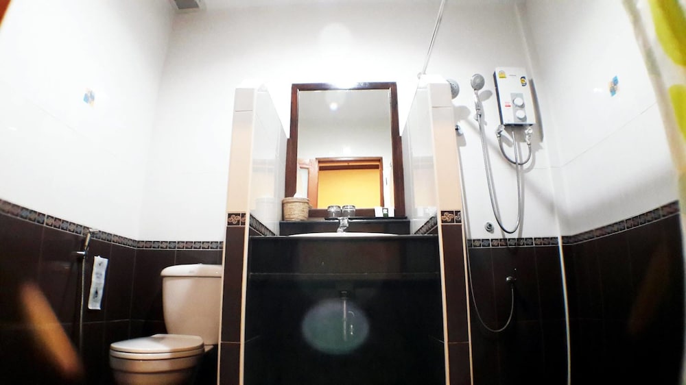 Khum Nakhon Hotel 47/47