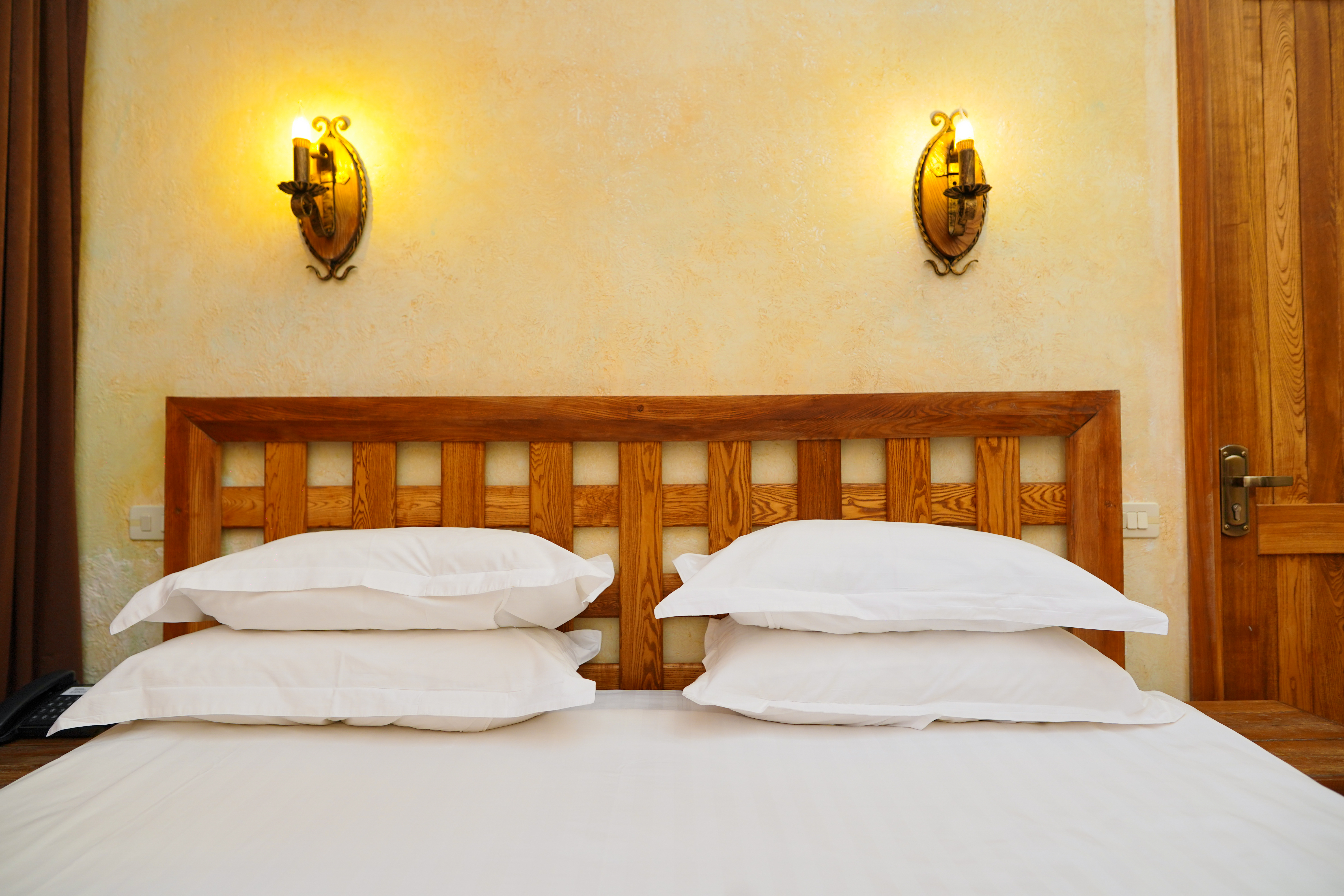 غرفة ديلوكس بسرير مزدوج، CAUCASUS HOTEL 2/4