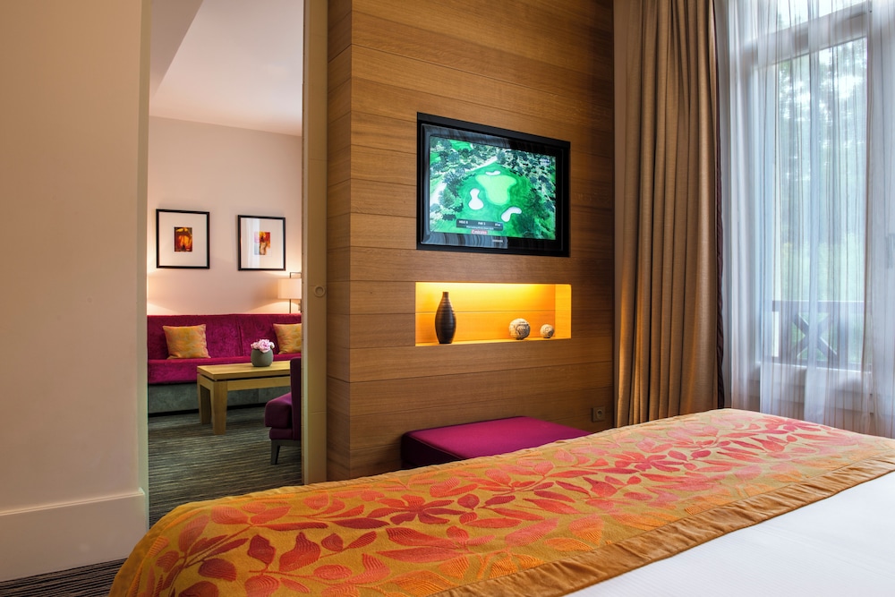 Junior Suite, King Bed, South Facing View, Sofa