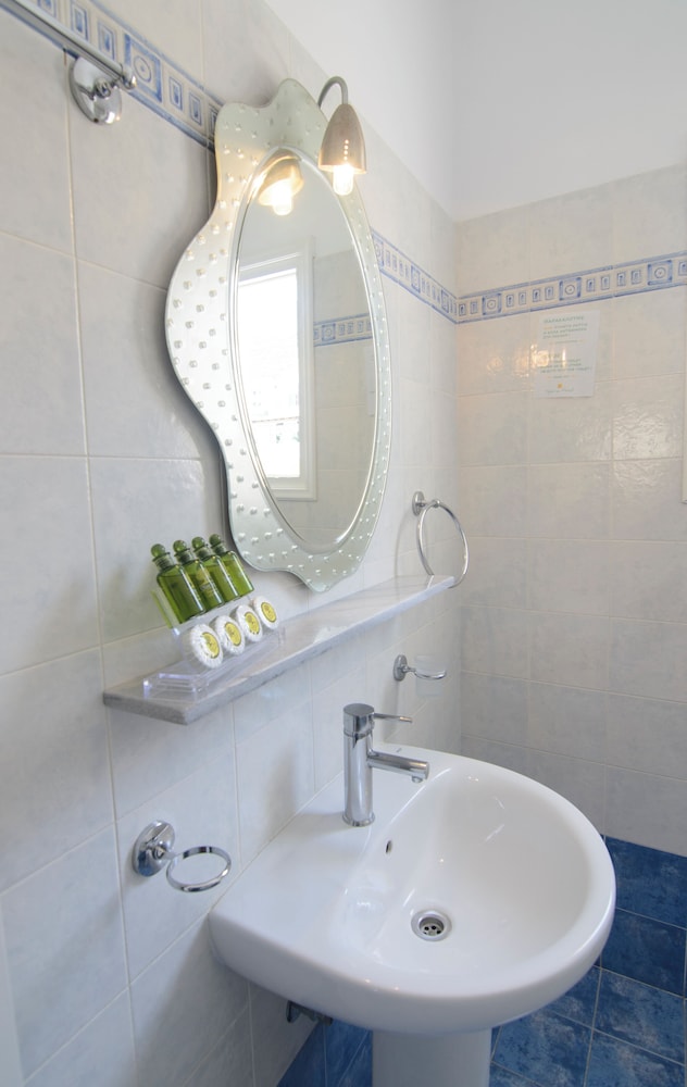 Yperia Hotel 55/59