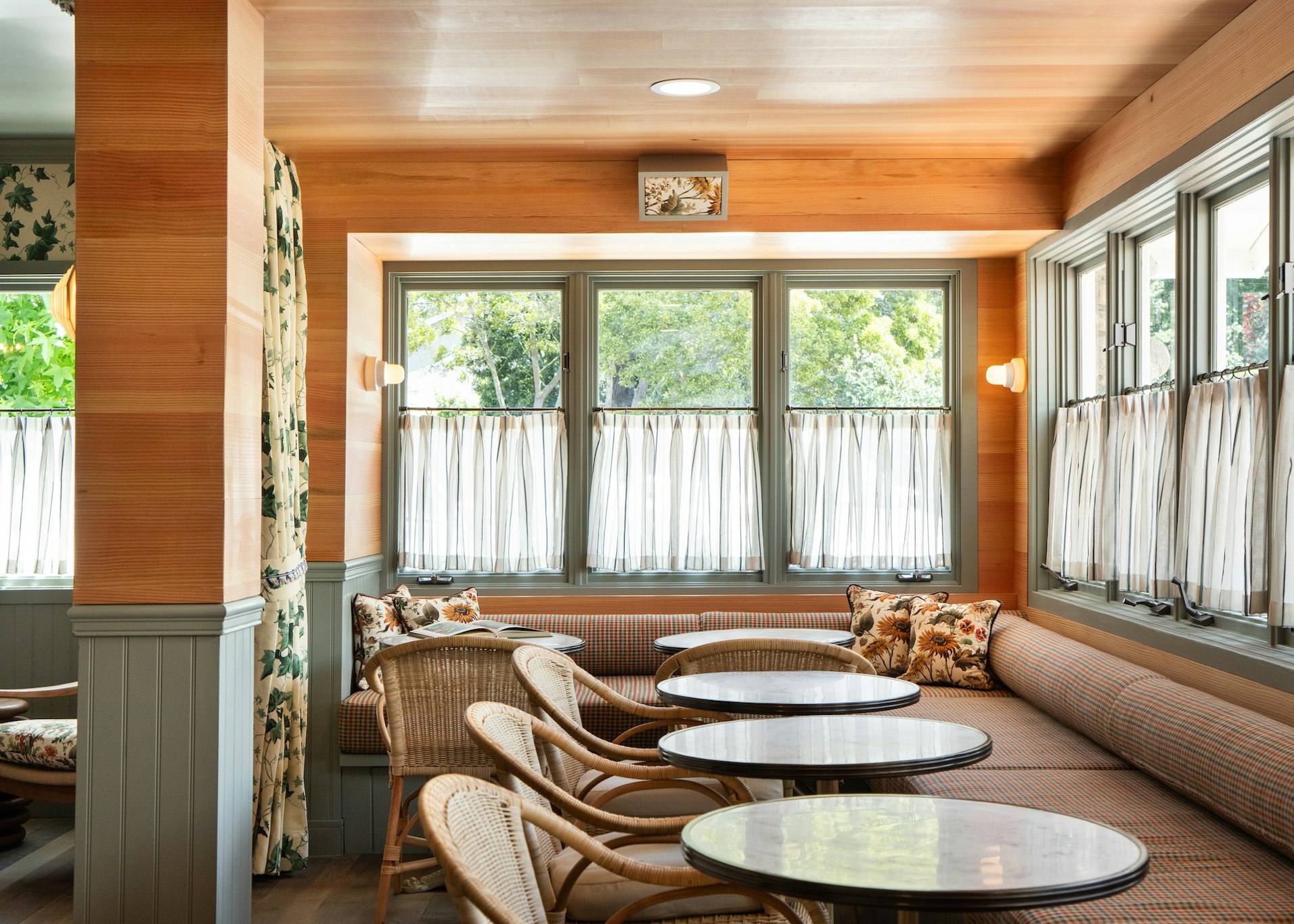 Le Petit Pali at 8th Ave 53/65