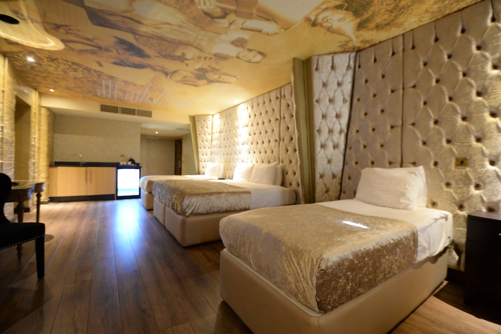 Arthouse Hotel 6/49