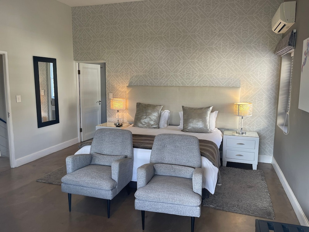 Plumwood Boutique Hotel 26/32