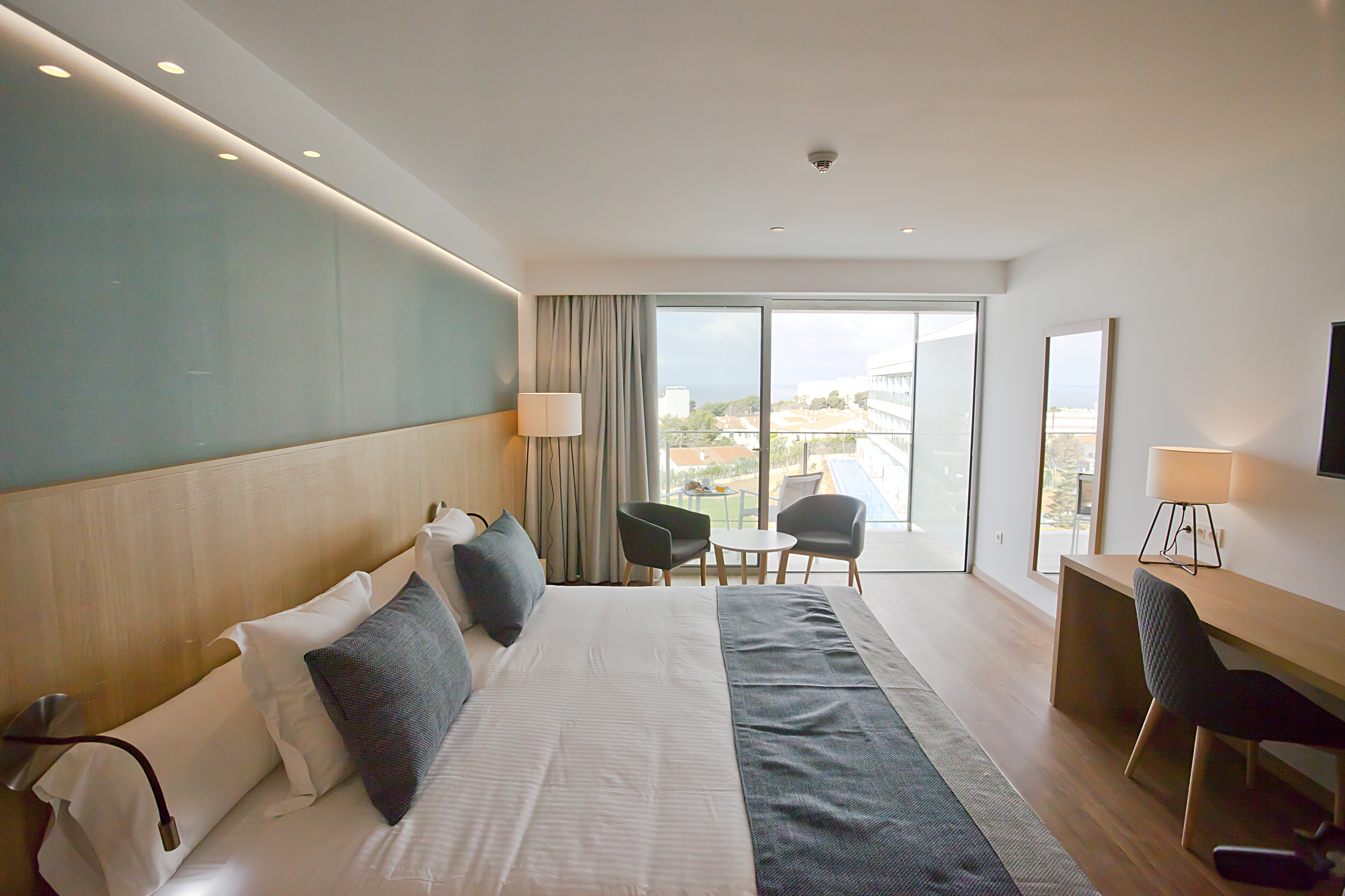 Room, Double Bed, Pool and Sea View, Balcony