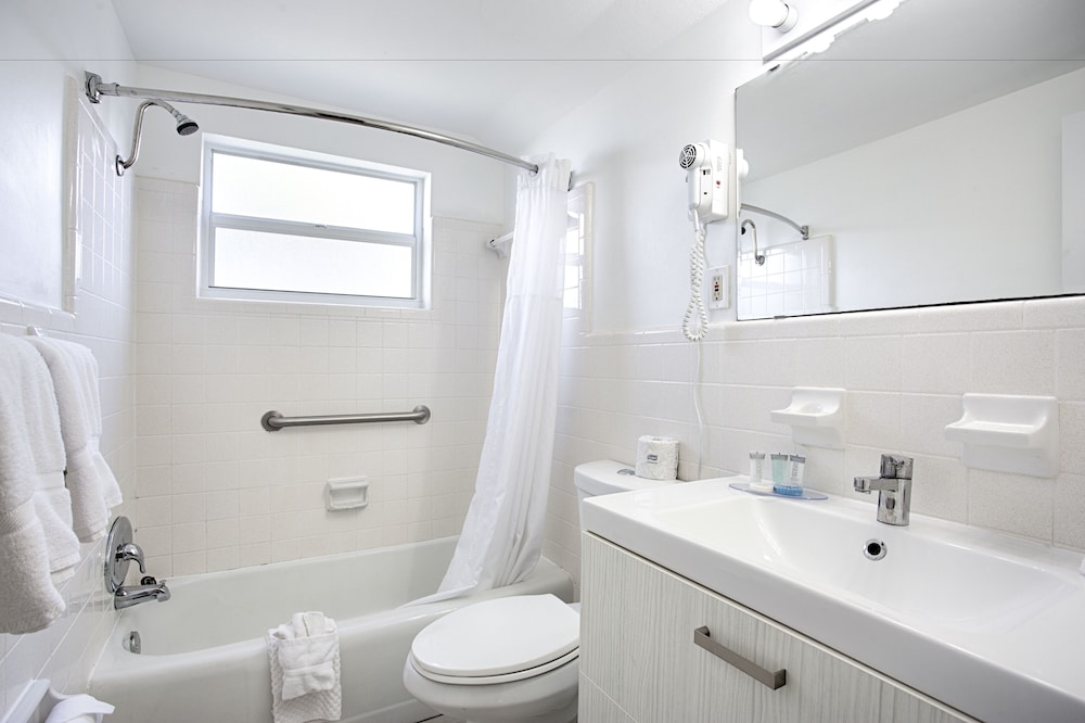 Regency Inn & Suites 53/54