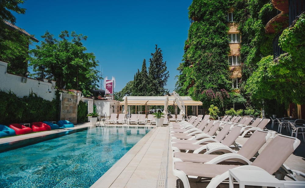 Hotel Los Angeles & Spa 48/50