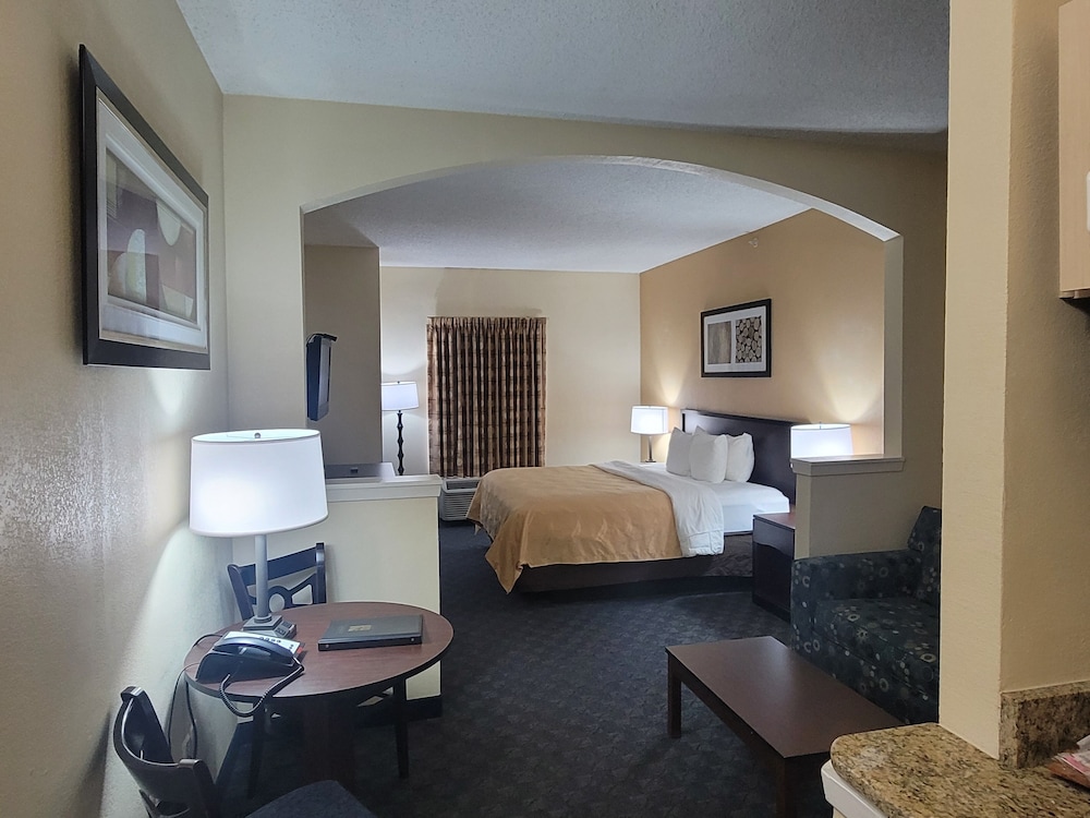 Quality Inn & Suites Irving DFW Airport South 24/34