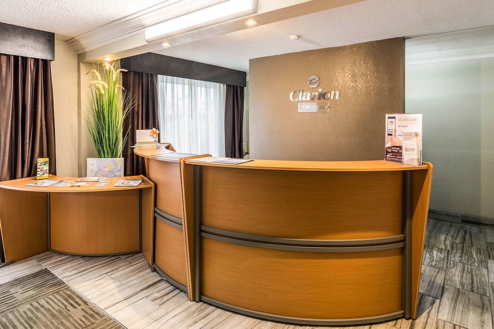 Quality Inn Pensacola, FL 11/36
