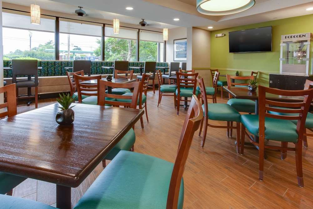 Drury Inn and Suites Nashville Airport 36/45