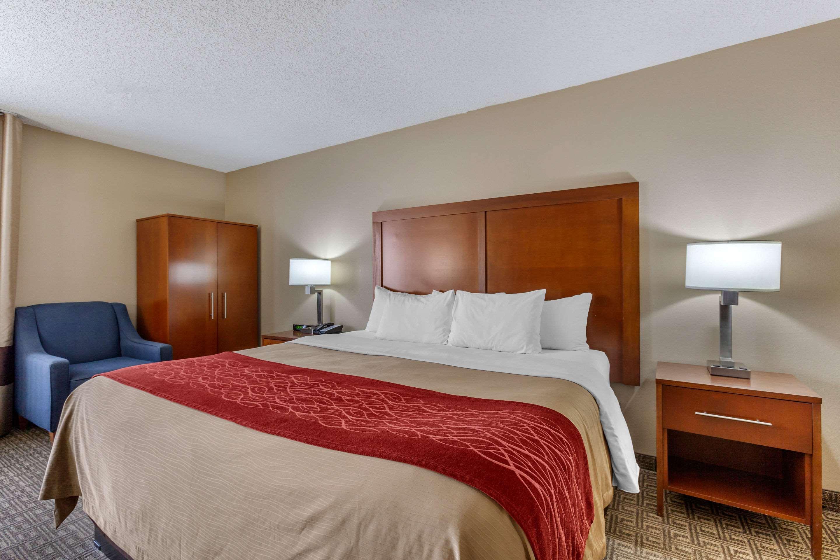 ROOM, KING BED, ACCESSIBLE
