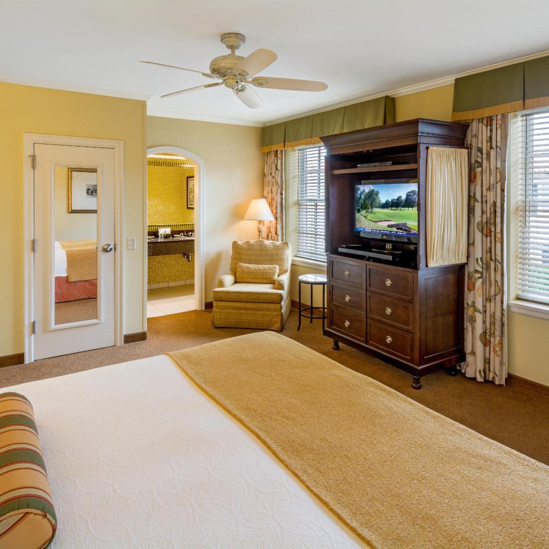 Room, King Bed, Resort View 3/6