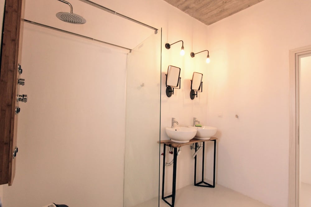 Mesanto Luxury Suites 50/50