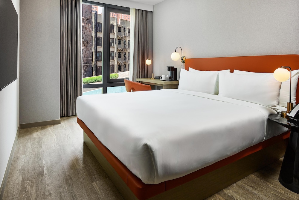ROOM, QUEEN BED, POOL VIEW, ACCESSIBLE