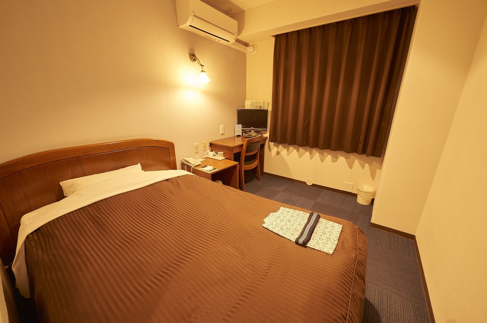 Famy Inn Makuhari 40/57