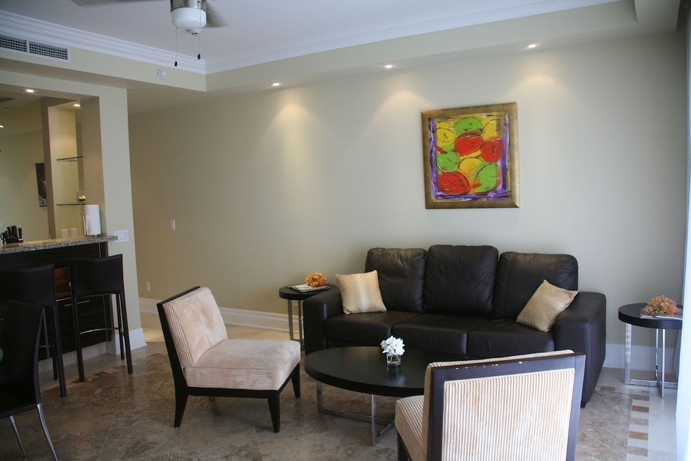 The Atrium Resort 30/66