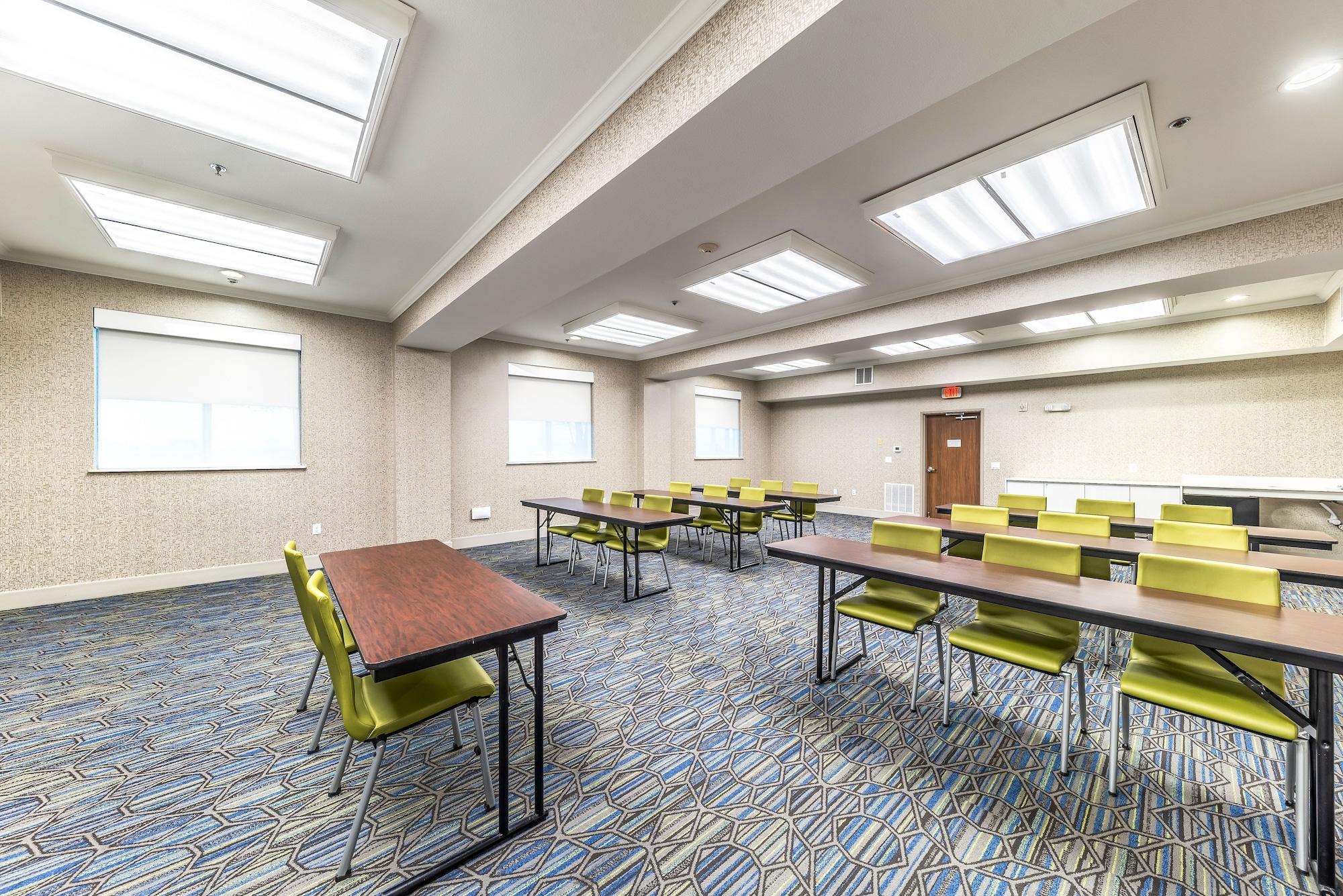 Holiday Inn Express Suites Fort Worth Fossil Creek 24/30