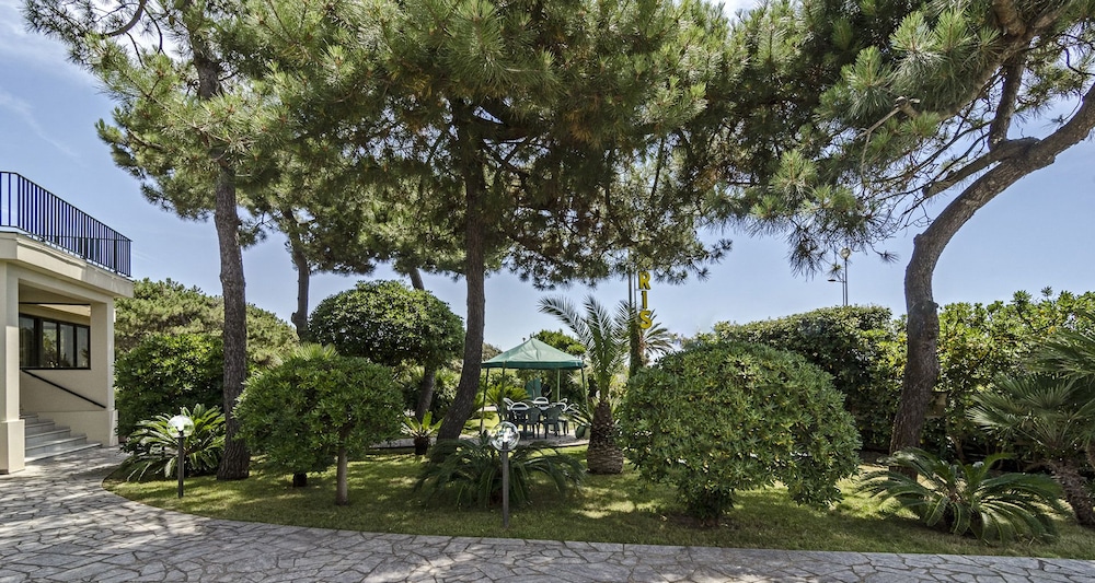 Hotel Paris 32/37