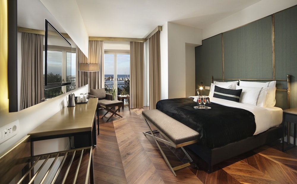 39 Kalamis Marina Hotel 14/50