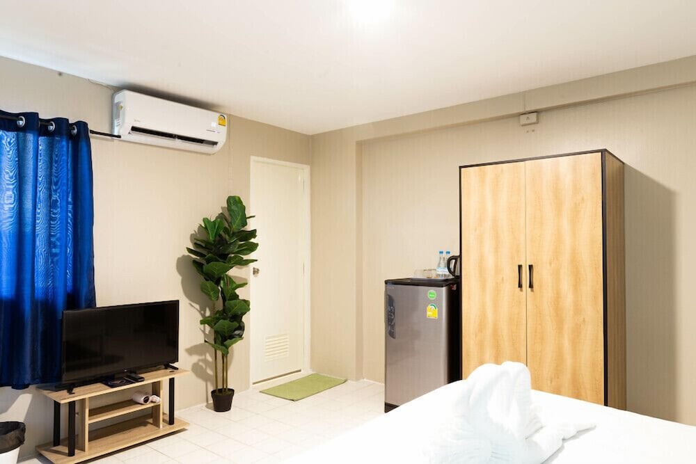 RoomQuest Ratchada AI Serviced Residence 10/35
