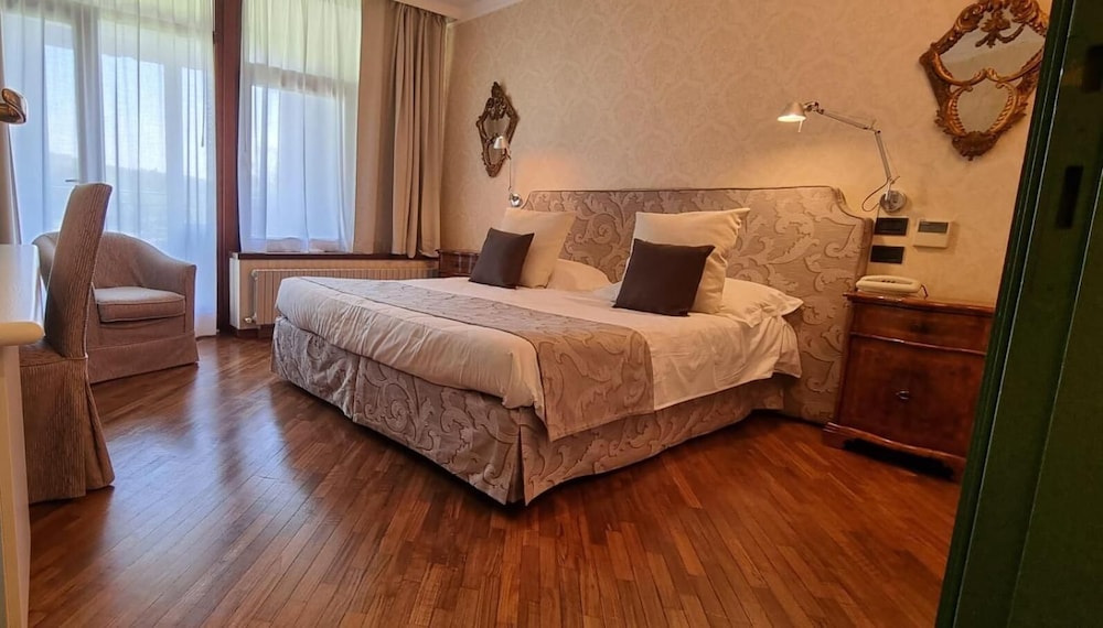 RELAIS DU SILENCE ALBERGO RELAIS I DUE ROCCOLI 12/50
