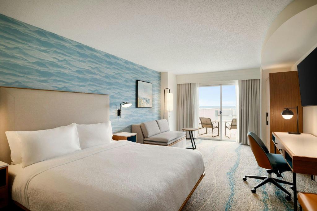 Room, King Bed, Ocean Front, Street View, Sofa, Patio, Ground Floor, Accessible