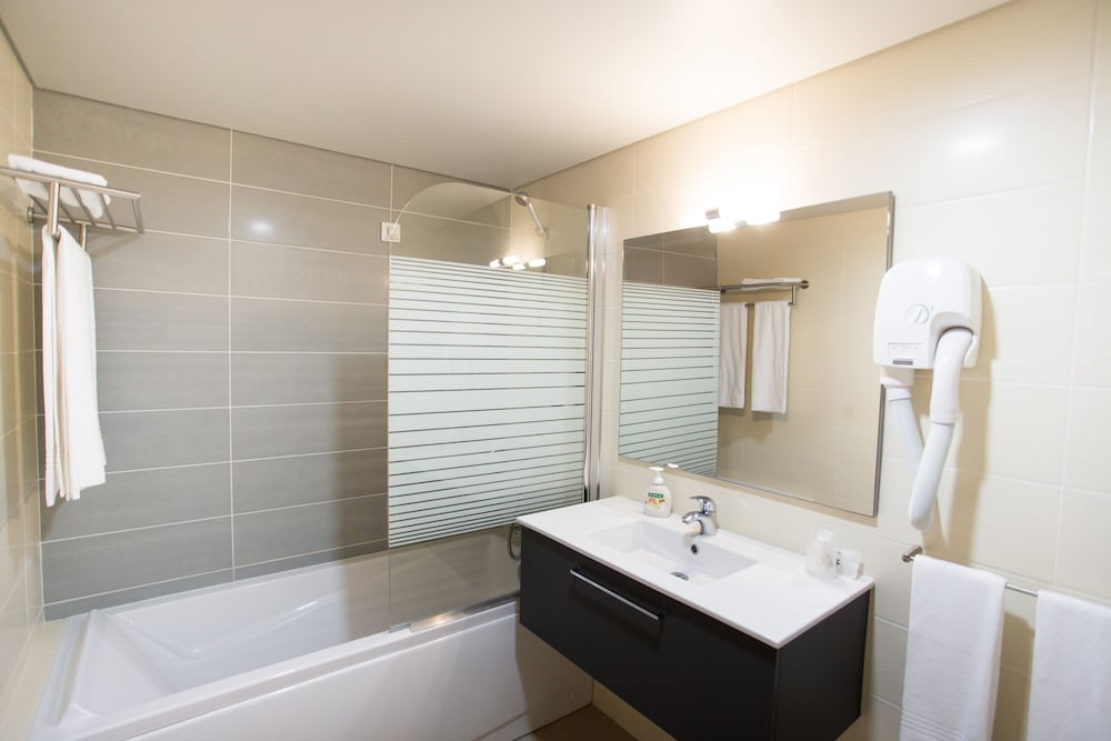 Antillia Hotel 50/127