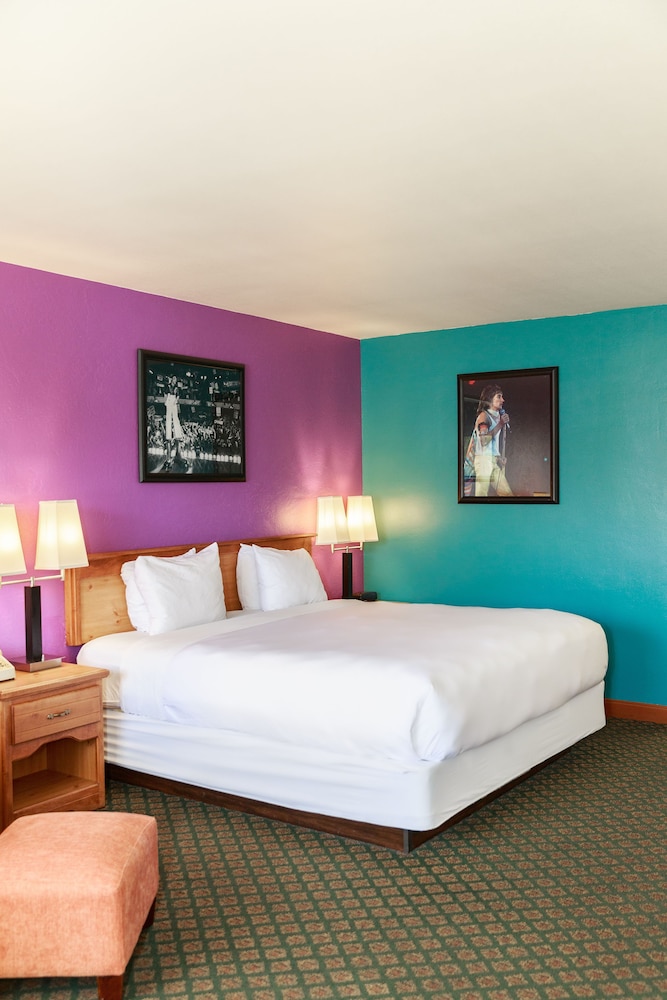 Retro Inn at Mesa Verde 18/61
