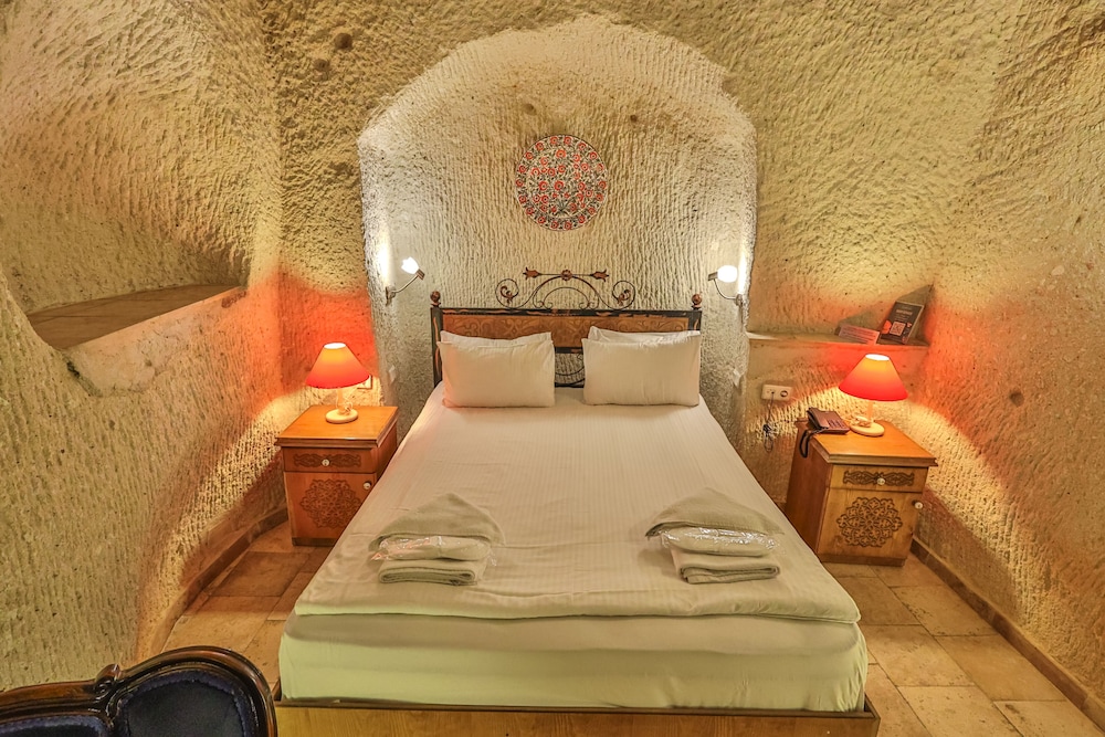 Bedrock Cave Hotel 17/50