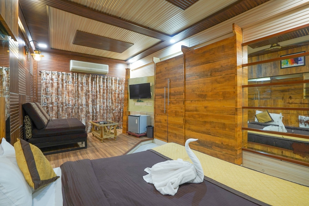 HOTEL KUMAR PLAZA 16/50