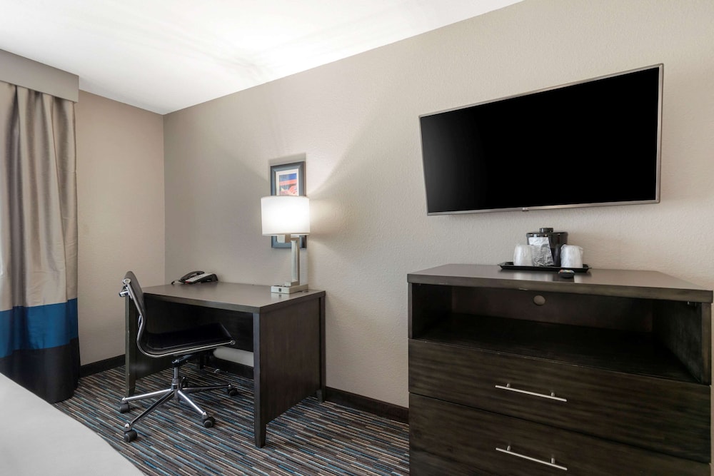 Comfort Inn And Suites Near Medical Center 50/56