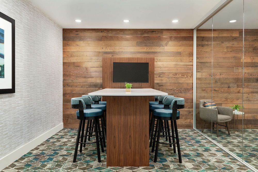 Hilton Garden Inn Seattle Airport 39/43