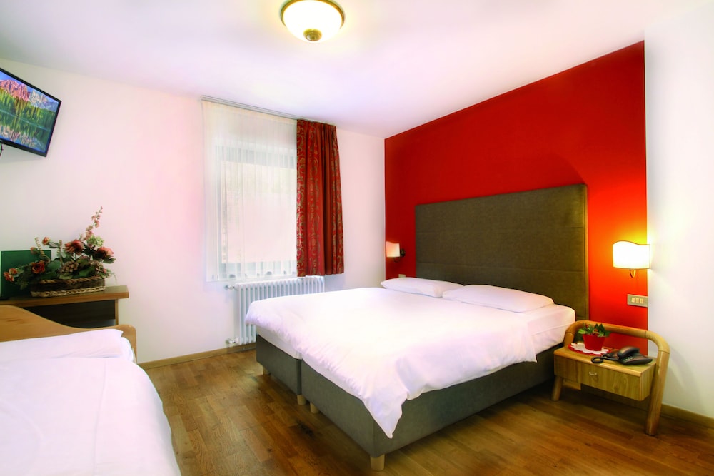 HOTEL IL CAMINETTO 9/44