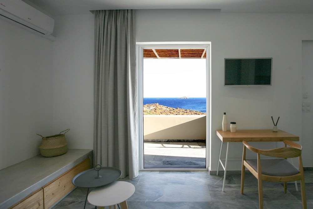 Pharos Apartments 26/38