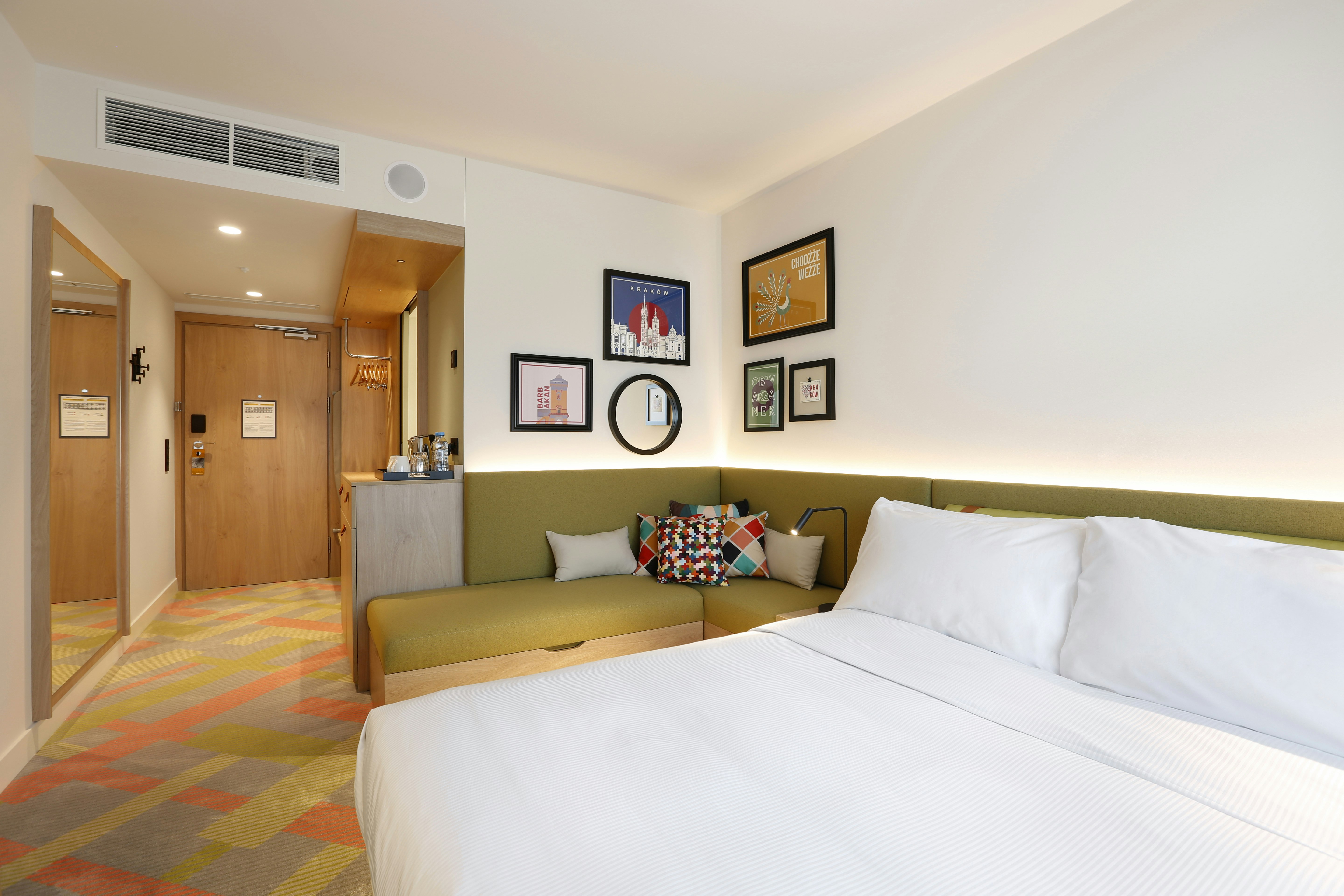 ROOM, QUEEN BED, SOFA