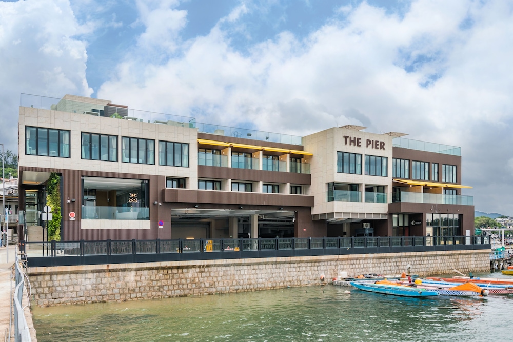 The Pier Hotel 2/69