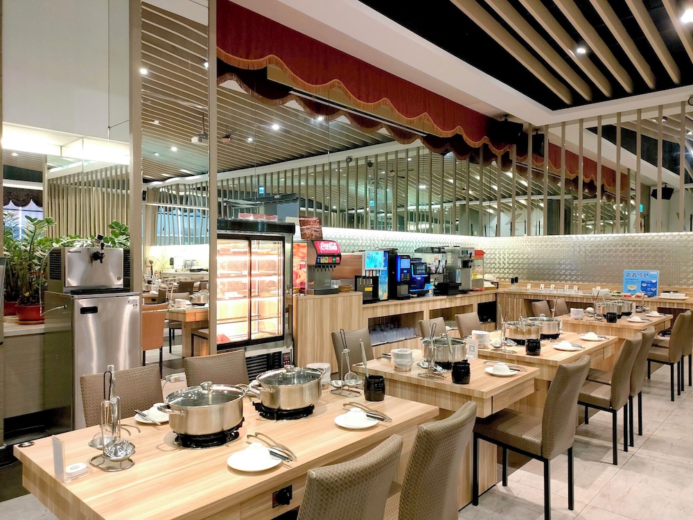Tsun Huang Hotel 53/62