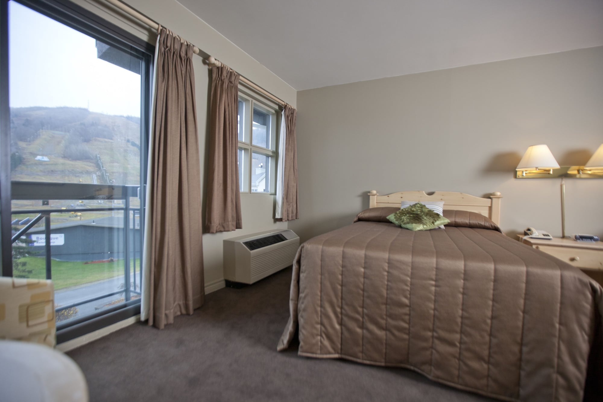 CLASSIC, QUEEN BED, SOFA