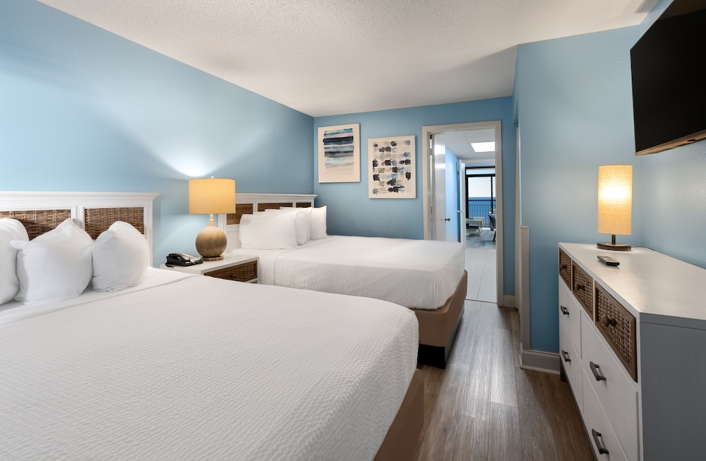 Executive, Suite, 2 Double Beds, 1 Murphy and 2 Double Beds